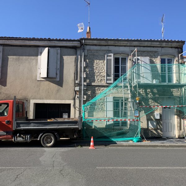 REMPLACEMENT PIERRE DE GOND